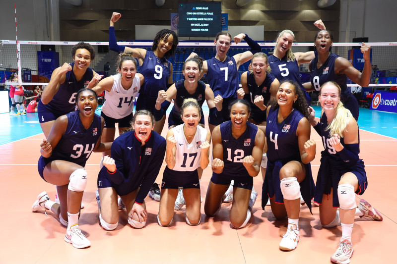 El equipo de Estados Unidos celebra su pase a la final.