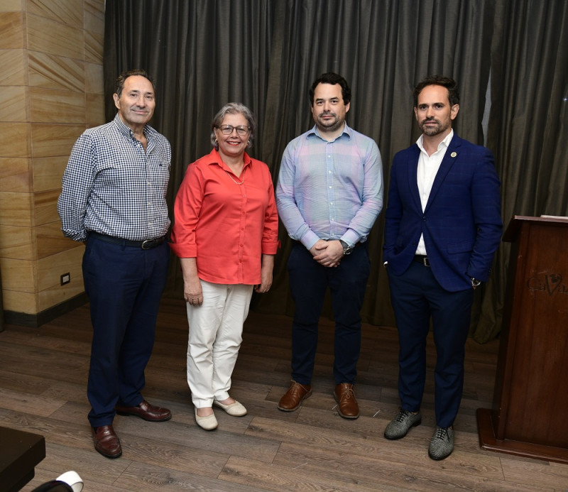 Martín Piniella, Cándida Mejía, José Luis Magadan y Alejo Campos.