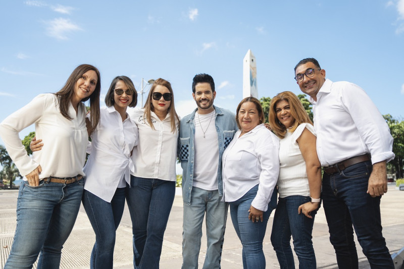 Claudia Rossetti, Estefany Marte, Kirssys Flores, Many Cruz, María Acosta, Marilin Cortirreal y Ángel Gonell