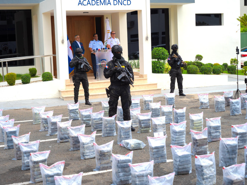 Fotografía muestra droga incautada por miembros de la DNCD en Bayahibe.