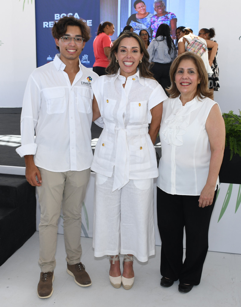 Jorge Melo, Carmen de los Santos de Melo y Lourdes Peguero.