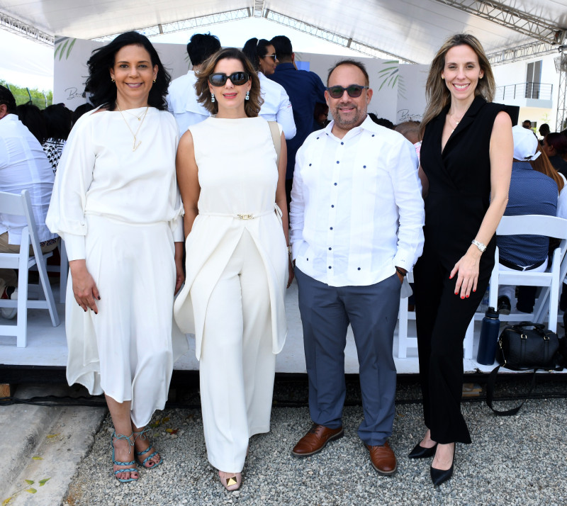 Victoria Thomas, Michelle Vargas, Juan Sánchez Botero e Ilonka Herrera