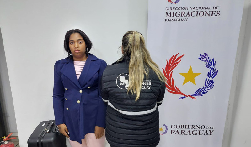 Detienen a dos dominicanos con pasaportes falsos en el principal aeropuerto de Paraguay