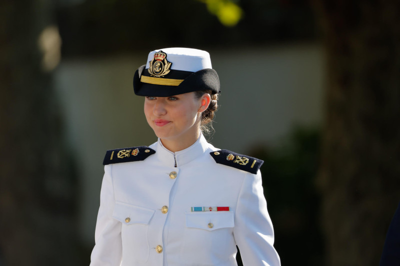 La princesa Leonor durante una ceremonia este jueves en la Escuela Naval Militar de Marín, a la que ingresa hoy y en la que recibió formación castrense su padre, donde firmará en el libro de honor, para incorporarse al curso 2024-2025.