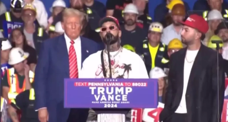 Anuel participa en mitin de Donald Trump