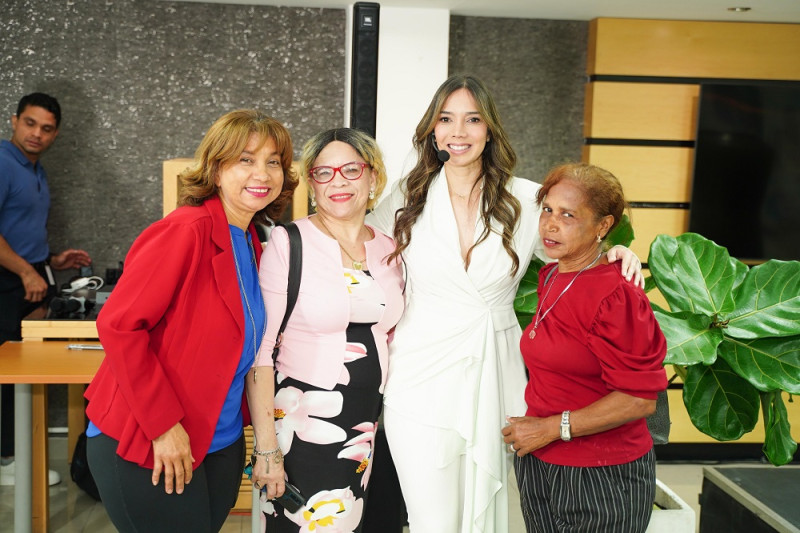 Ana Minaya, Andrea Perez, Giselle Escaño y Ana Maria Lance