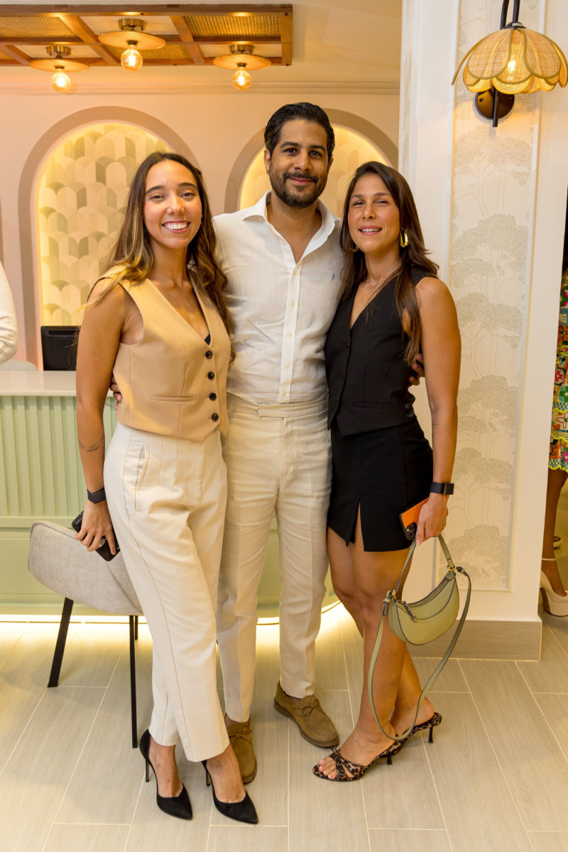 Camila Fajar, Daniel Gómez y Carmen Pastor.