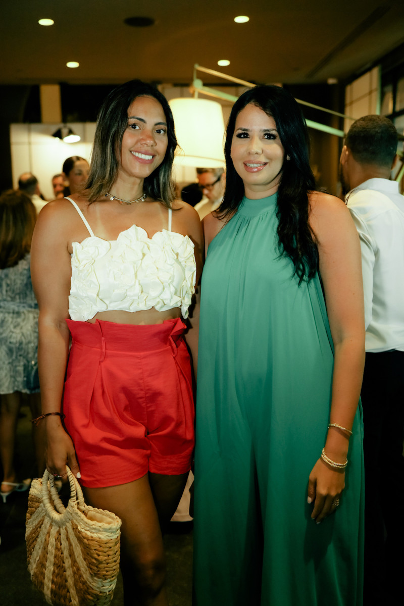 Maribel Pérez y Claudia Arthur.