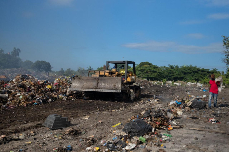 DO Sostenible comenzó ayer a construir una estación de transferencia de basura en Nizao para eliminar el vertedero que contamina el canal Nizao.