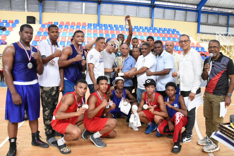 Equipo que representó a la Provincia Santo Domingo y ganó el primer lugar del XL Campeonato Nacional de Boxeo Juvenil Nagua 2024.