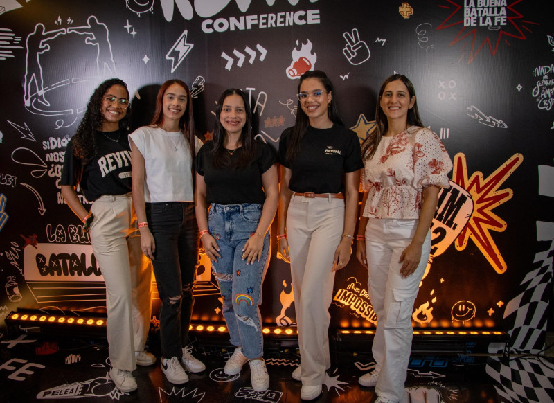 Nicole Robles, Sheyli Herrera, Kimberly Fermín, Perla Franco y Paula Pimentel.