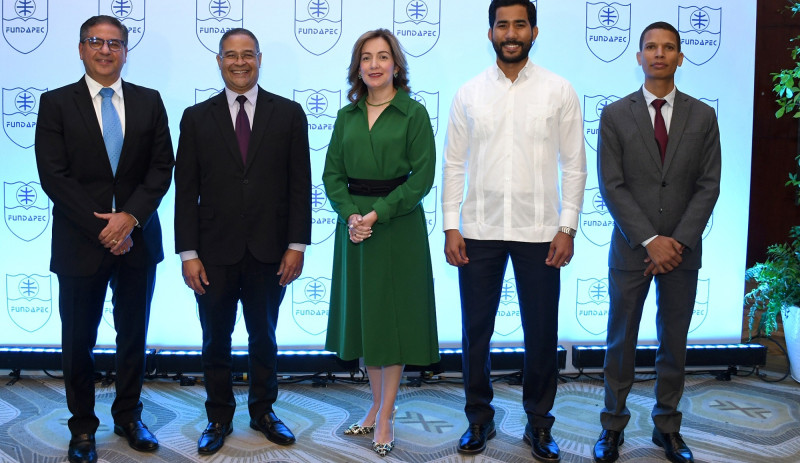 Rafael Piantini, José René Frías, María Waleska Álvarez, Abel Capellán
Almonte y Juan Antonio Matos.