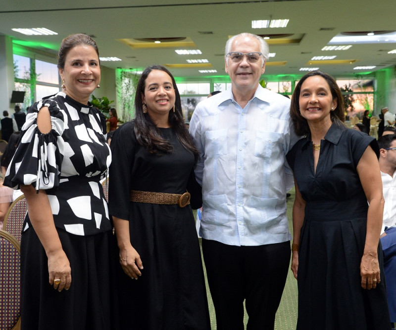 Christina Mella, Jenny Luna, José López Pellerano y Marlene Cabrera.