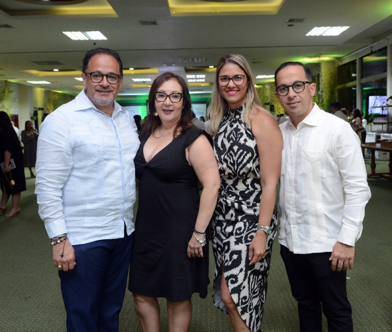 Manuel Estrella, Bielka Cabrera, Emilia Rosario y Miguel Estrella.