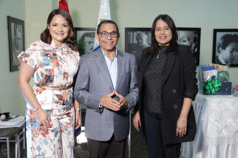 Laura Jácquez, Rafael Ovalle y Evelyn Batista.