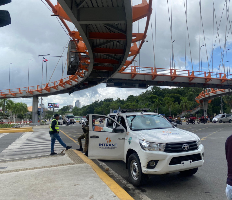 Intrant vigila semáforos de la capital