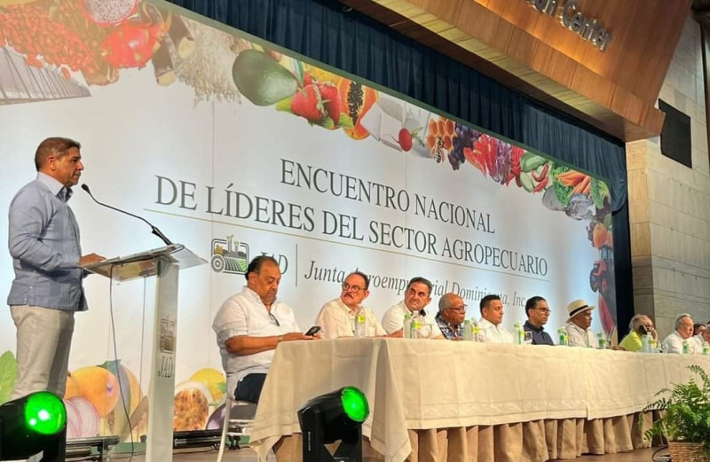 El ministro Limber Cruz invitó a los presentes a formar parte del cambio en el sector agropecuario contribuyendo a convertir el país en un modelo de sostenibilidad.