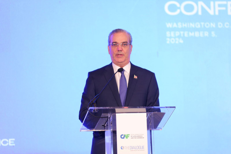 El presidente Luis Abinader al hablar en la conferencia organizada por el Banco de Desarrollo de América Latina y el Caribe (CAF) el 5 de septiembre de 2024