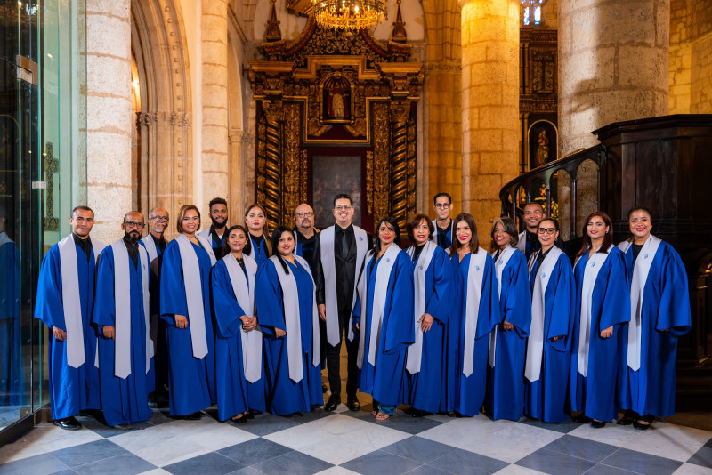 El coro del Grupo Universal interpretó los cánticos de la ceremonia religiosa.