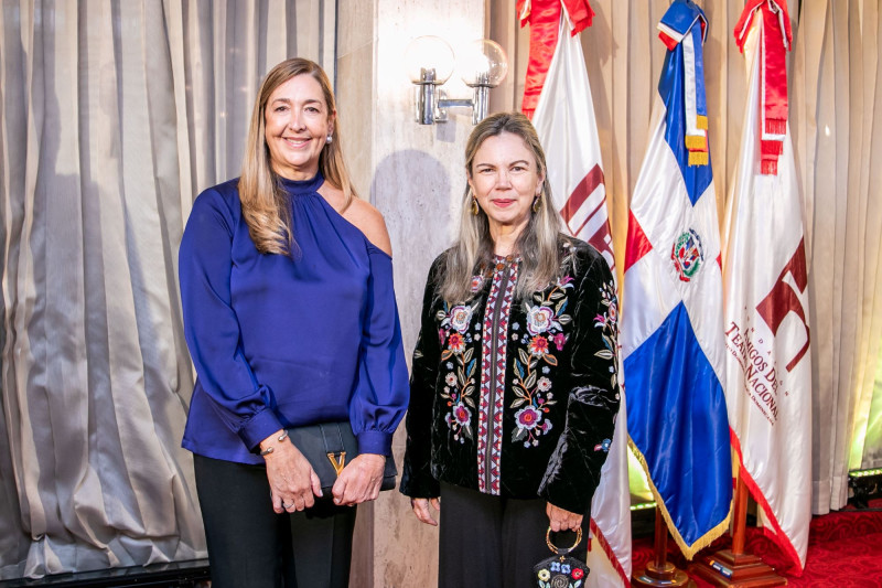 Marisol Rodríguez Copello y Margarita Miranda de Mitrov.