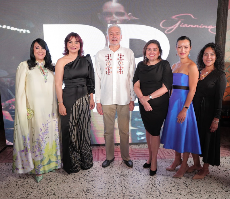 Gianina Azar, Melkis Díaz, Darío Villamizar, Patricia Aguilera, Chelsia Hetrick y Michelle Angulo.