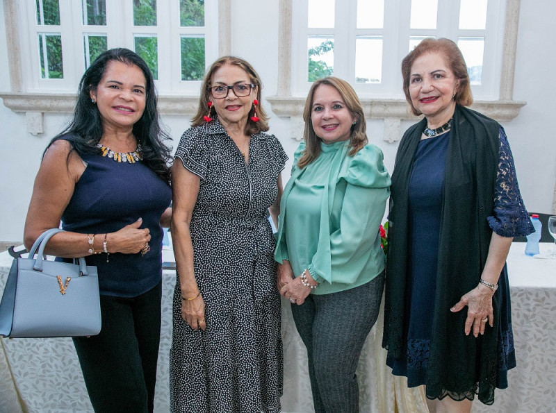 Angélica Fernández, Mildred Canahuate, Varinia Caamaño y Marcía Santos de Maríñez.