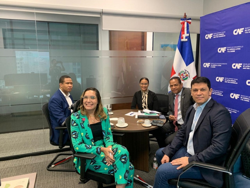 Representantes de la Fundación Francina, y CAF -banco de desarrollo de América Latina y el Caribe.