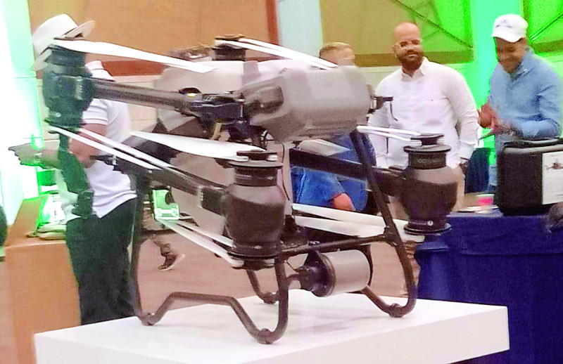 Uno de los drones exhibidos en el encuentro con los productores agrícolas.