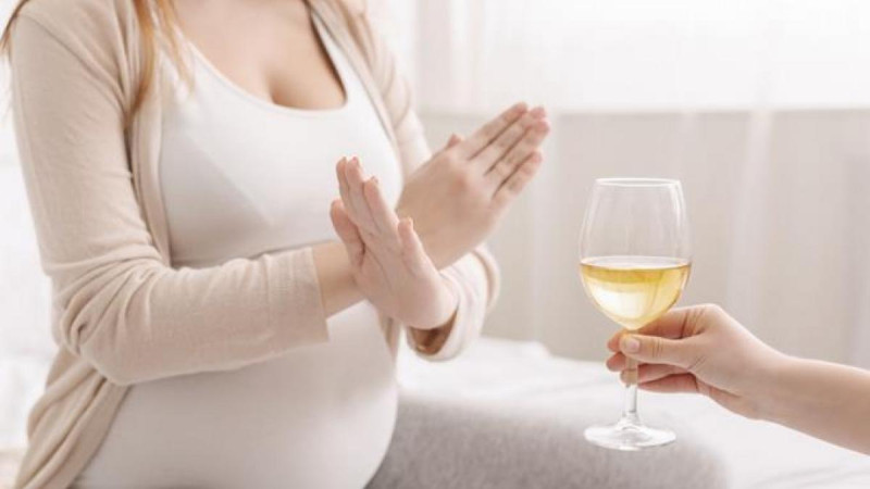 Los niveles de alcohol en la sangre de la embarazada pasan al neonato a través del cordón umbilical.