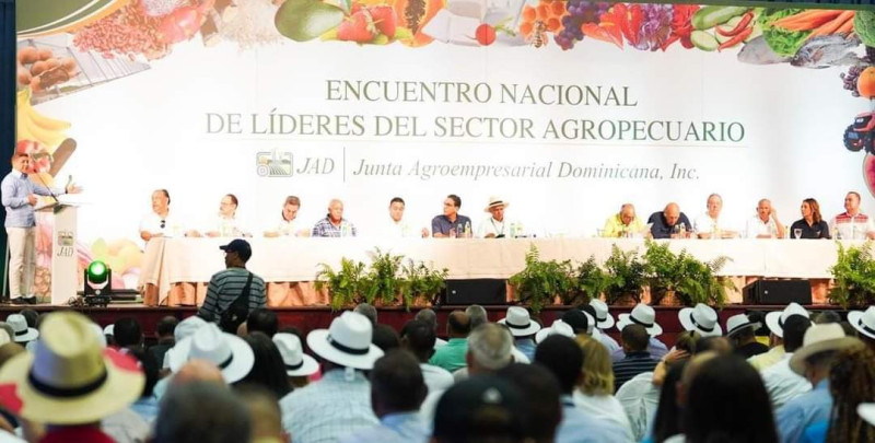 En el encuentro se acordó promover la constitución de un Fondo de Inversión para la Seguridad Alimentaria, manejado por el Banco Agrícola, a plazos razonables y a tasas de interés competitivas.