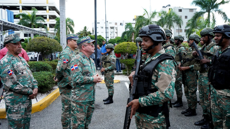 Uniformados se preparan para llevar a cabo operativo conjunto de seguridad.