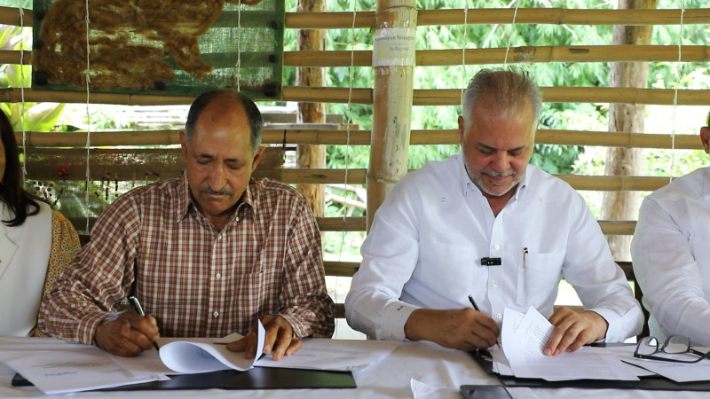 Empresa de Generación Hidroeléctrica Dominicana (EGEHID) y la Federación de Campesinos