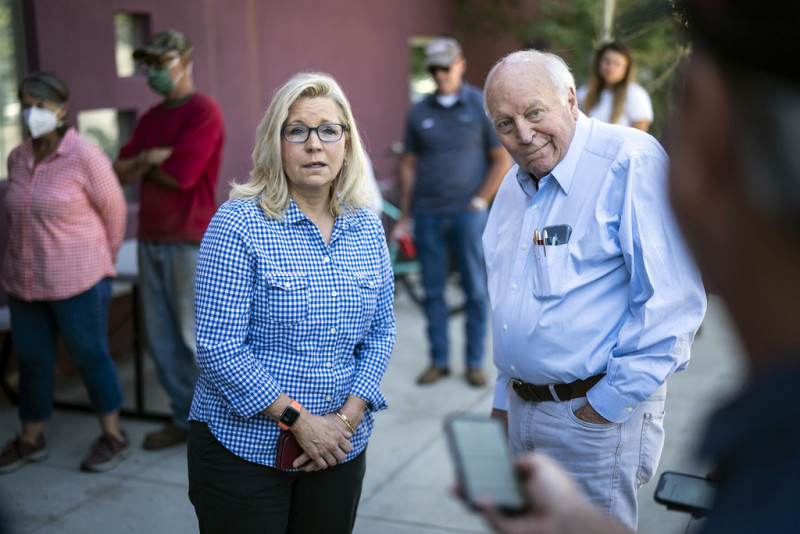 Liz Cheney junto a su padre, el vicepresidente de los Estados Unidos, Dick Cheney