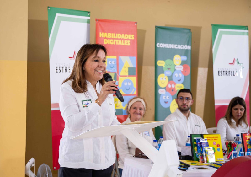 Loly Tavárez de Estrella preside la Fundación Estrella que apoya a escuelas públicas.