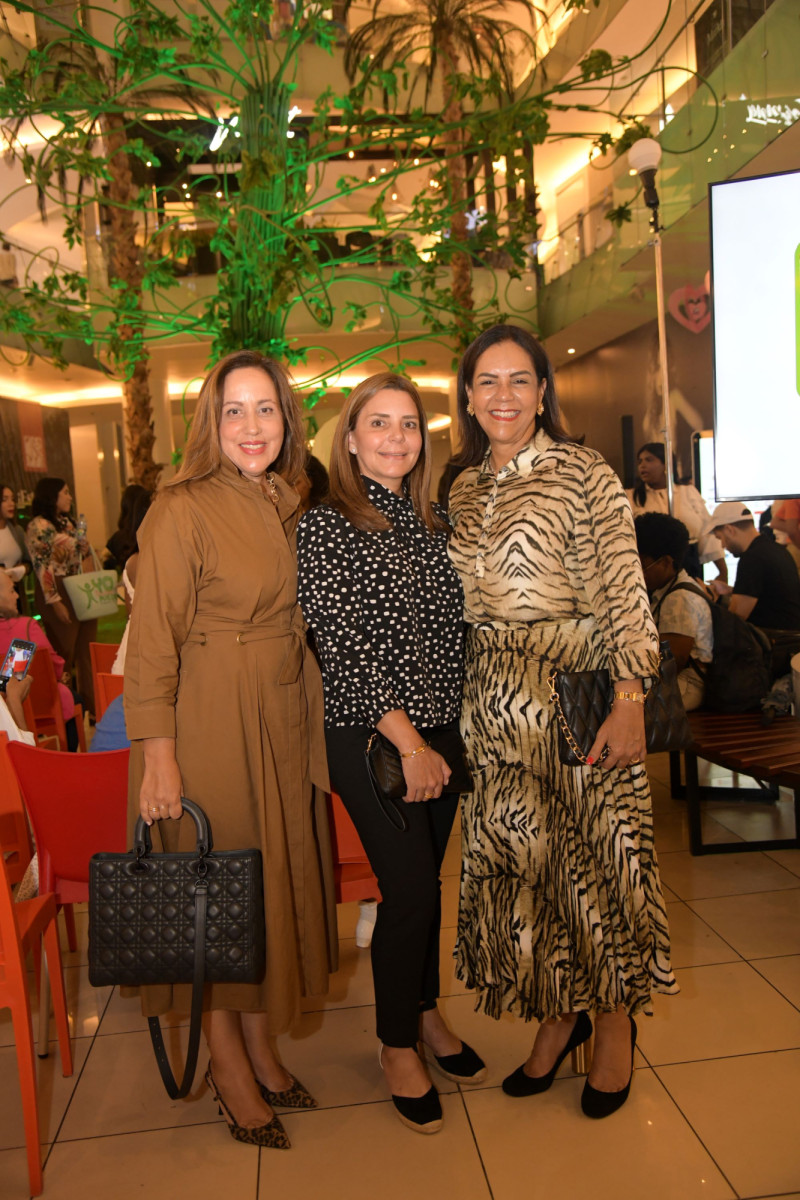 María Turull de Bisonó, Mariajosé Turull y Alexandra Matos de Pulcell.