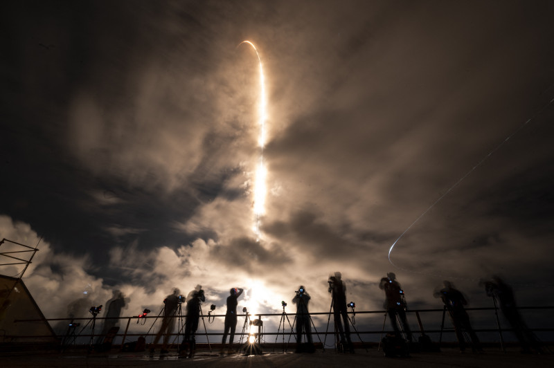 Un cohete SpaceX Falcon 9 con la cápsula Crew Dragon Resilience, que transporta a la tripulación de la misión Polaris Dawn, despega del Complejo de Lanzamiento 39A en el Centro Espacial Kennedy en Cabo Cañaveral, Florida, el 10 de septiembre de 2024.