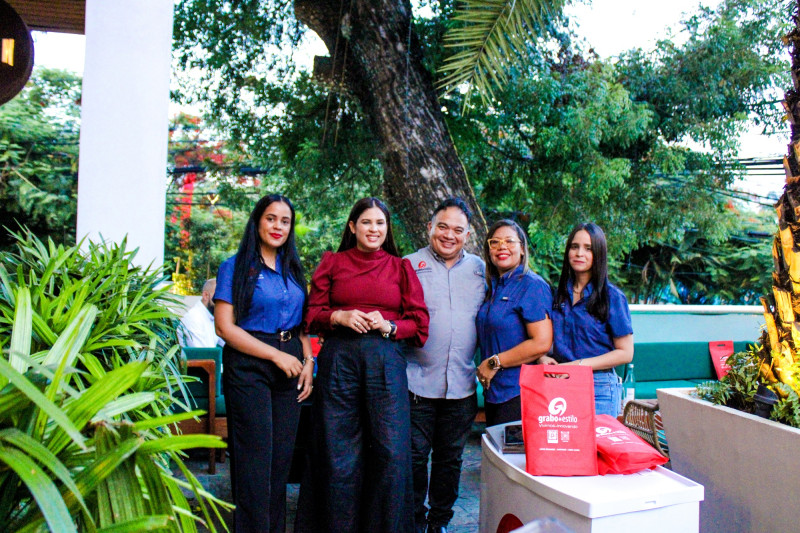 Yarlenis Peralta,Yessica Jáquez, Germán Lantigua, Evelyn Frías y Kandy Castro.