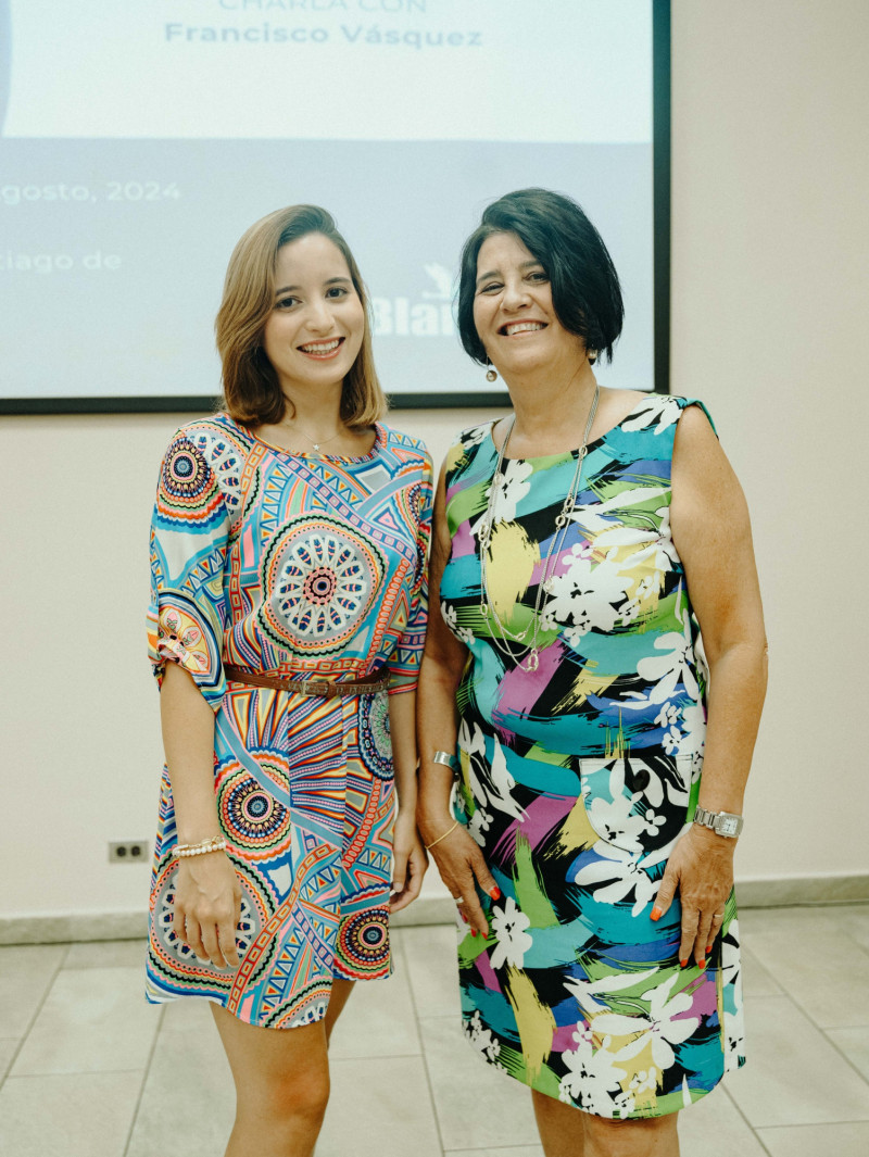 Annick Robledo Morales y Vielkha Hurtado.