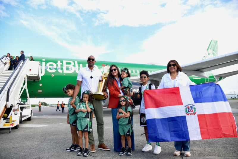 Horford y su familia aterrizaron en RD alrededor de las cuatro de la tarde