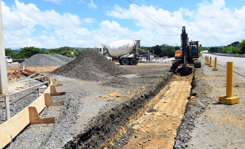 Los trabajos que se realizan en el "nuevo Canódromo" marchan con lentitud.