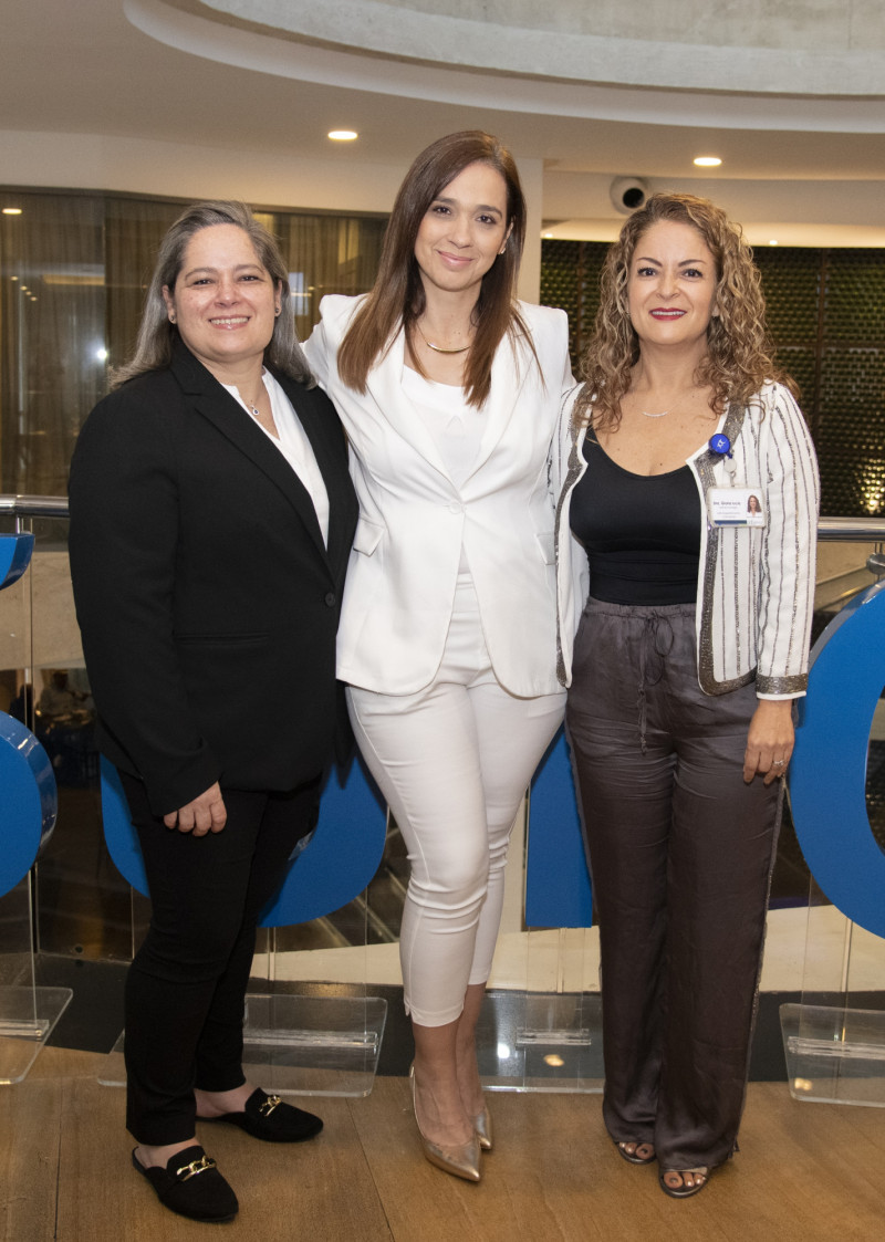 Ana González, Ana María Medina y Gloria Lema.