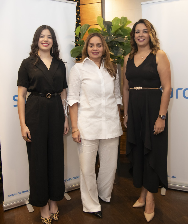 Nicole Hernández, Roselyn Peña y Elisa Reinoso.