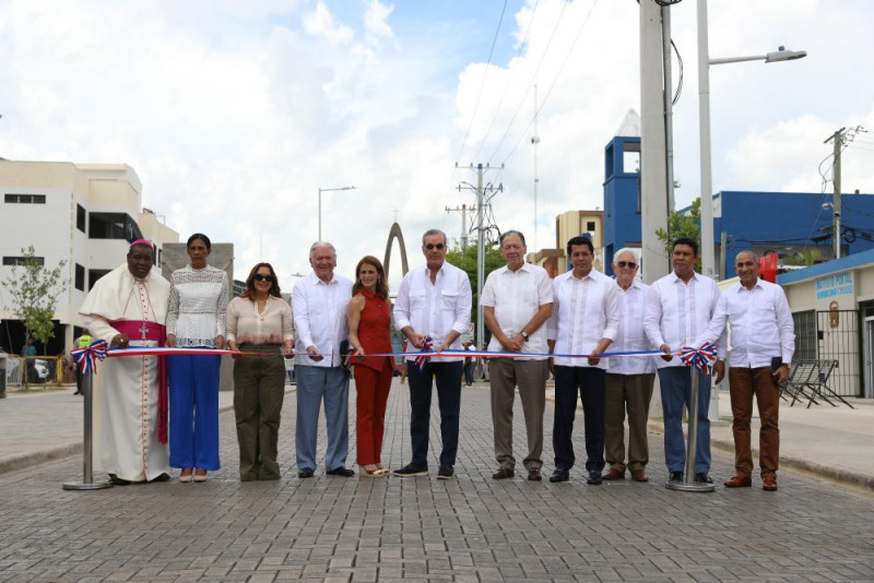 De su lado, el ministro Collado, indicó que tras 25 años de clamor de los residentes de la provincia la Altagracia, hoy es realidad esta obra que impacta en el desarrollo y fortalecimiento del turismo religioso que, según dijo, es cada vez es mayor en República Dominicana.