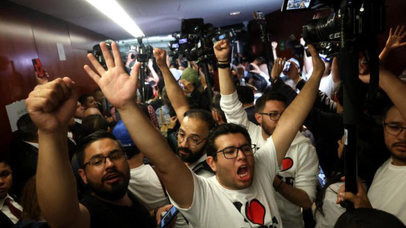 Manifestantes en el Senado de México este 10 de septiembre AFP/Silvana Flores