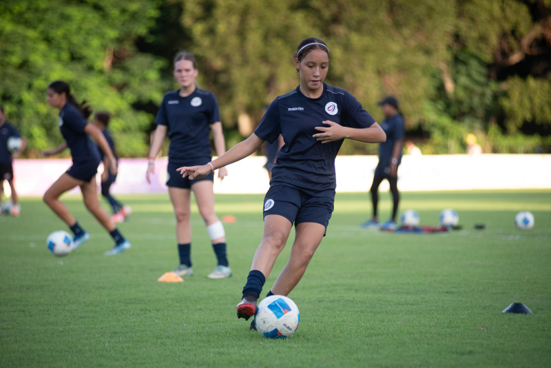 Momento de las prácticas de la selección de fútbol u17 de la República Dominicana.