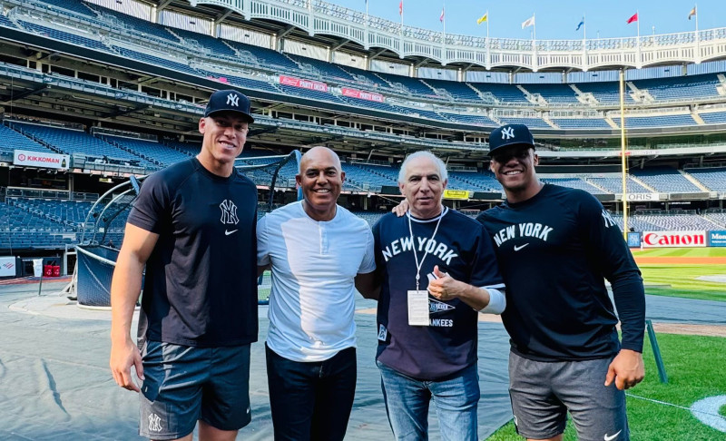 Desde la izquierda Aaron Judge, Mariano Rivera, el doctor Ramón Tallaj y Juan Soto.