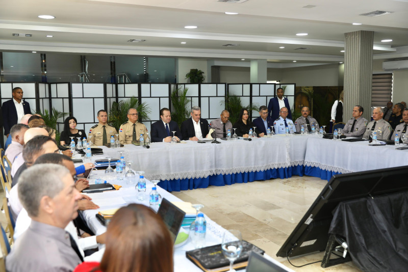 Fotografía muestra a presidente Abinader en el Palacio de la PN en reunión de seguimiento de Seguridad.