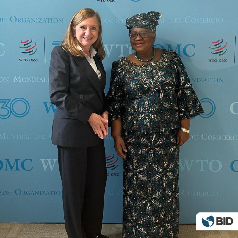 Anabel González, vicepresidenta de Países del BID y Ngozi Okonjo-Iweala, directora general de la OMC.