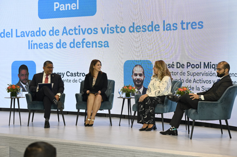 Panel segundo congreso contra lavado de activos por Banreservas.