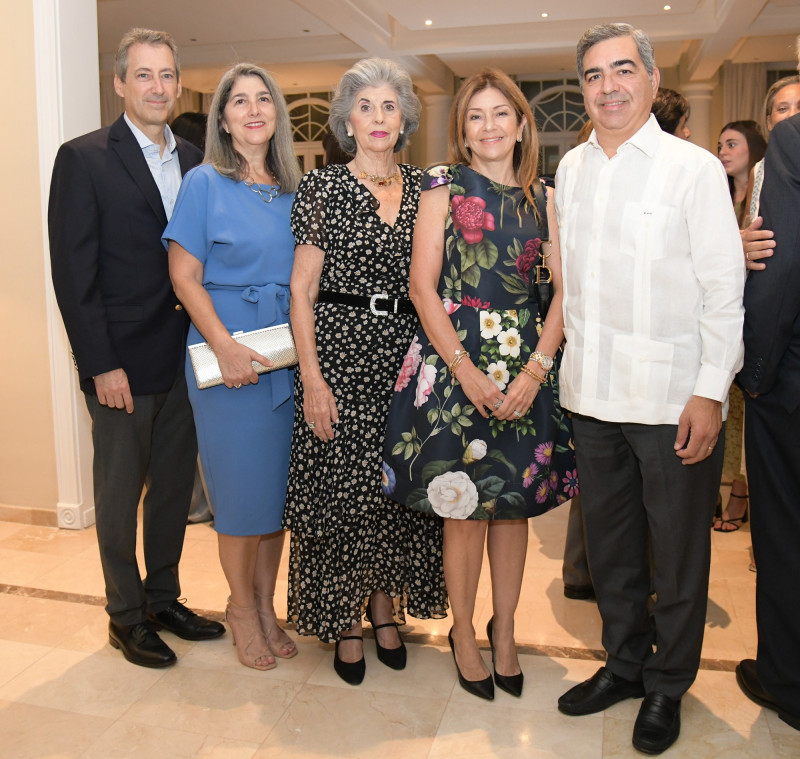 Ricardo Peña Nieto, Regina de Peña, Carmen de Vitienes, Cecile de Vitienes y Rodrigo Vitienes.